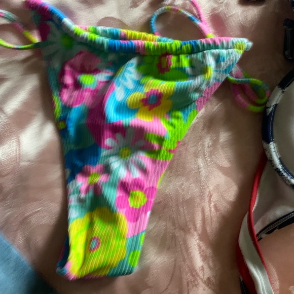 bikini bottoms / bathing suit bottoms - Picture 2 of 3